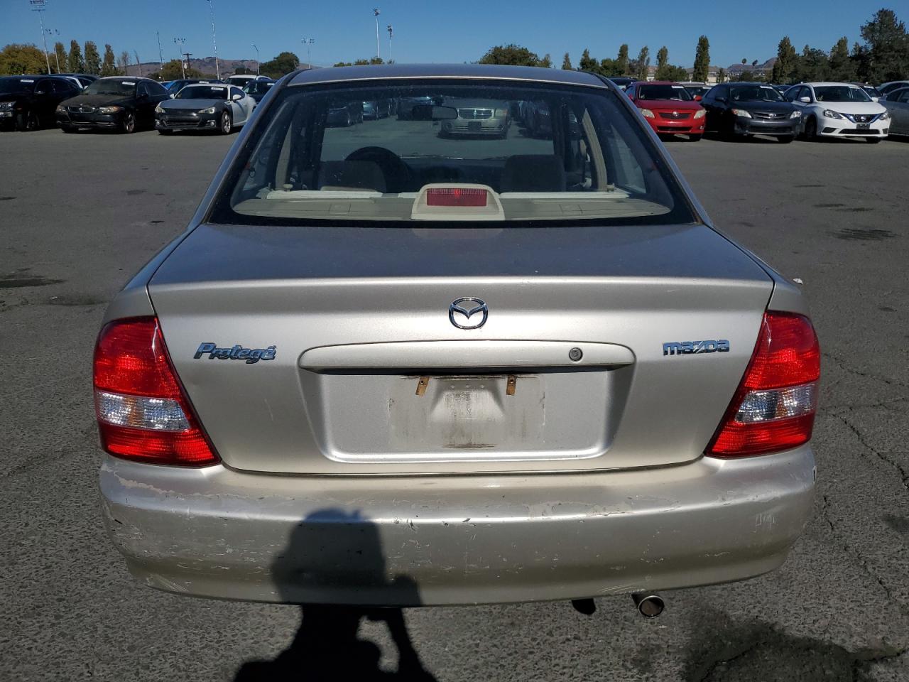 2002 Mazda Protege Dx VIN: JM1BJ225921589573 Lot: 82300865