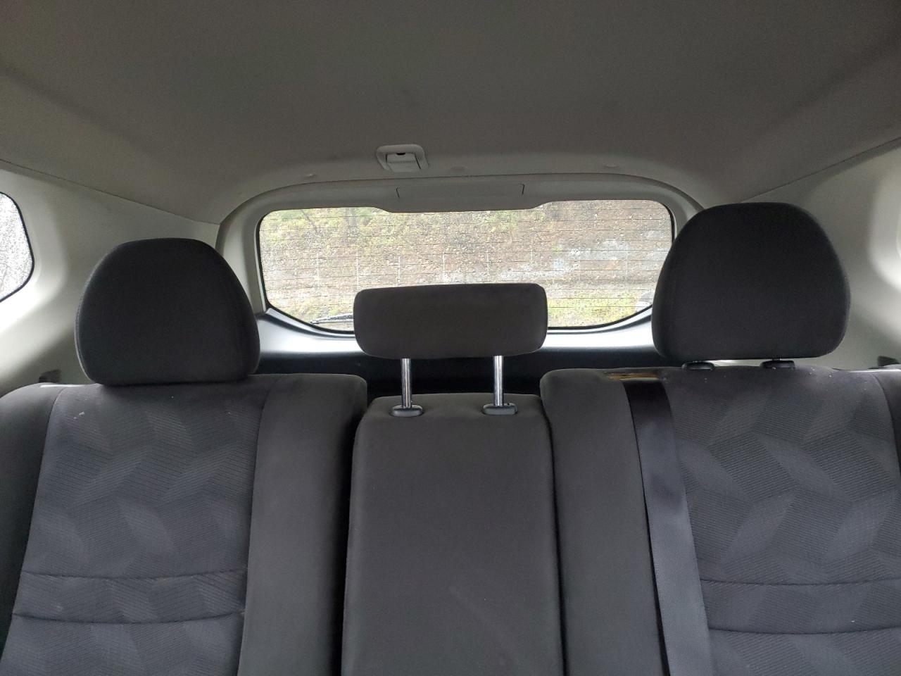 2015 Nissan Rogue S VIN: KNMAT2MV5FP571030 Lot: 85762065