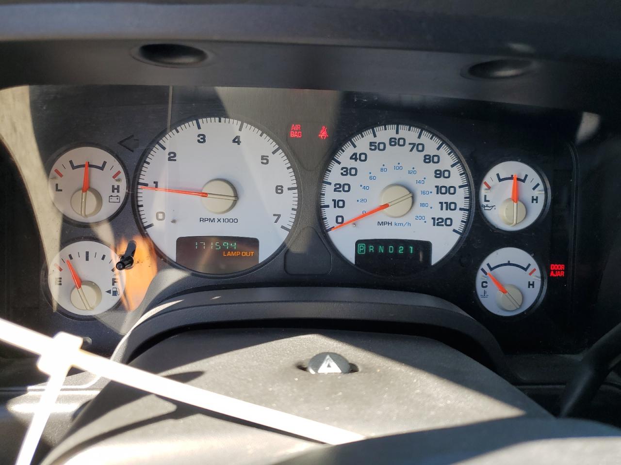 2002 Dodge Ram 1500 VIN: 3D7HA18N82G131753 Lot: 82362135