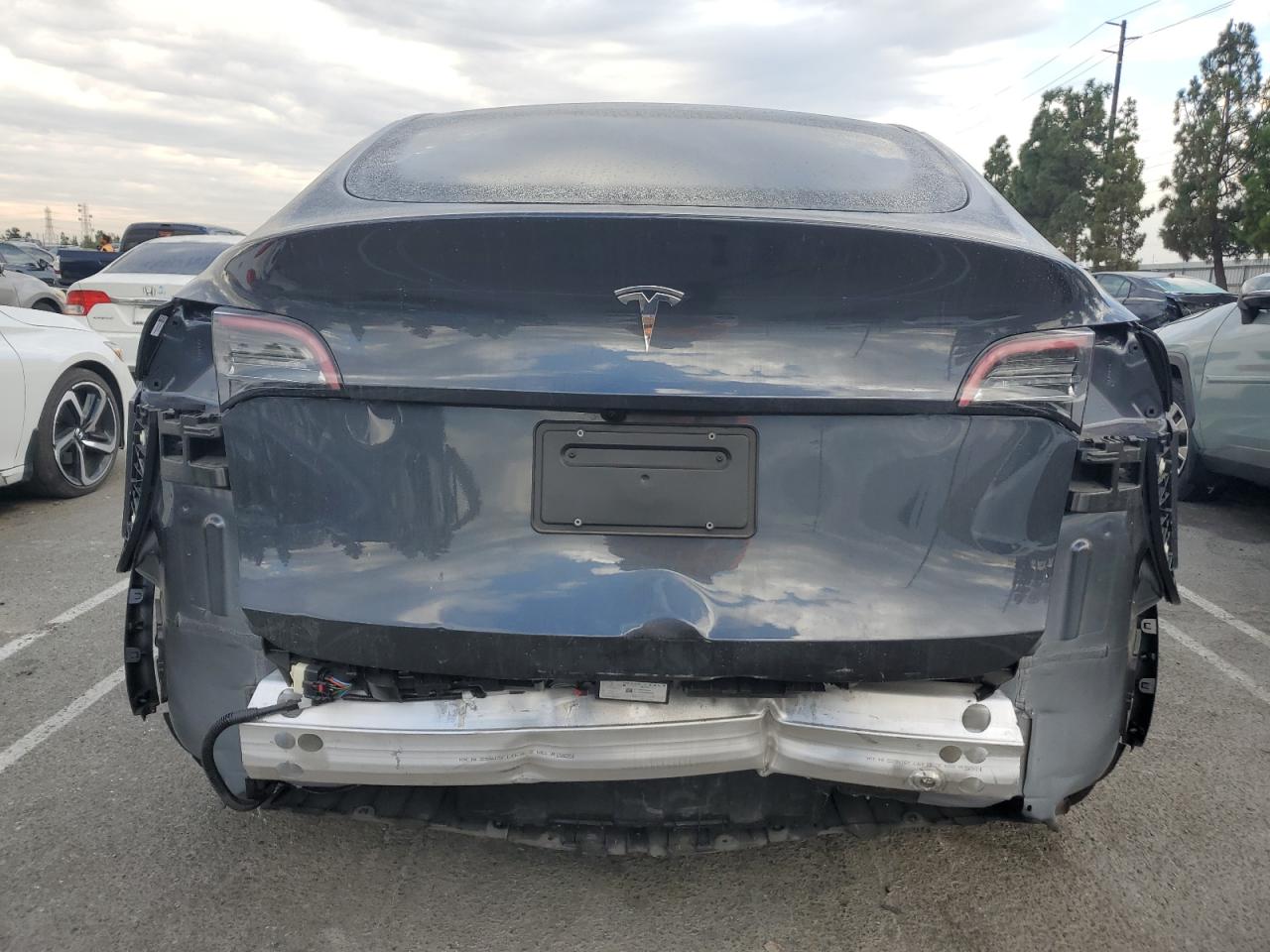 2024 Tesla Model Y VIN: 7SAYGDED5RF076736 Lot: 85385165