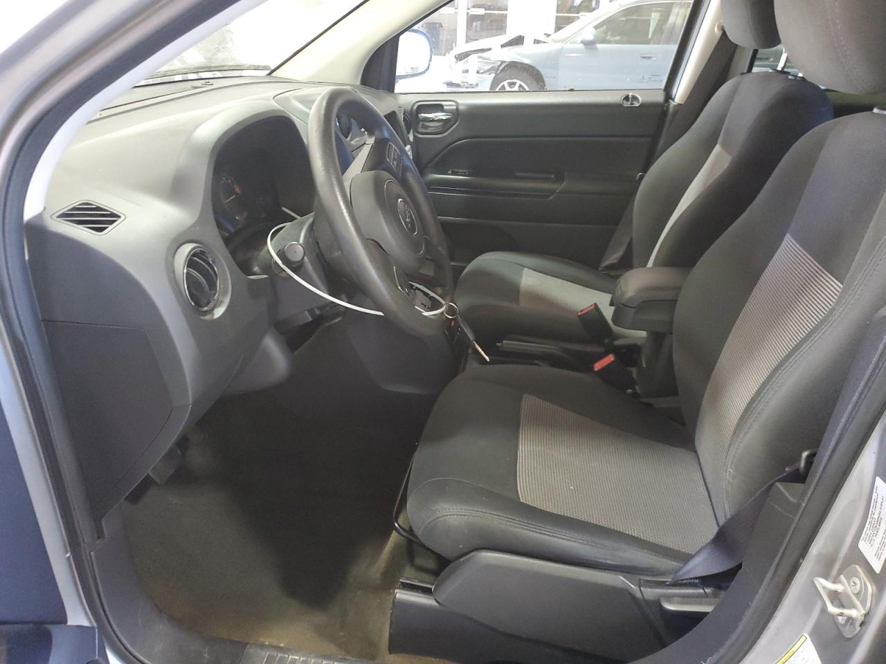 2016 Jeep Compass Sport VIN: 1C4NJCBA8GD611617 Lot: 82331655