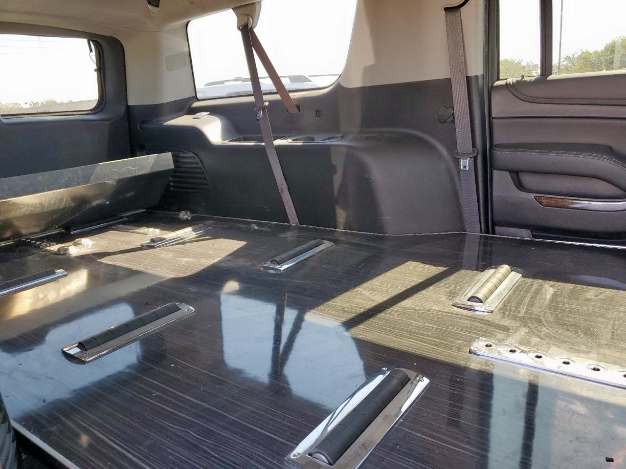 2018 Chevrolet Suburban C1500 Lt VIN: 1GNSCHKC3JR361300 Lot: 86271905