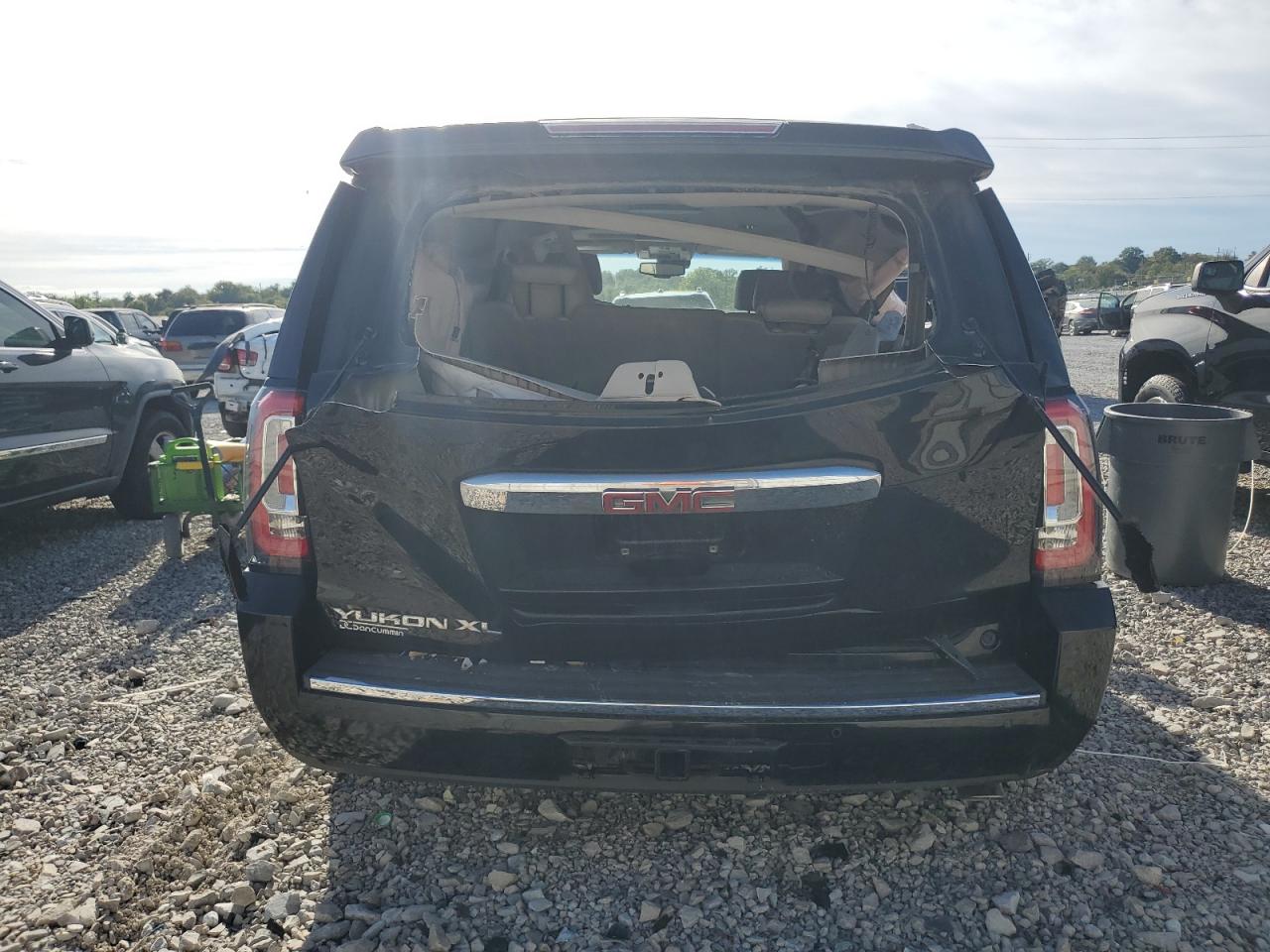 2015 GMC Yukon Xl Denali VIN: 1GKS2JKJ8FR586602 Lot: 85869835