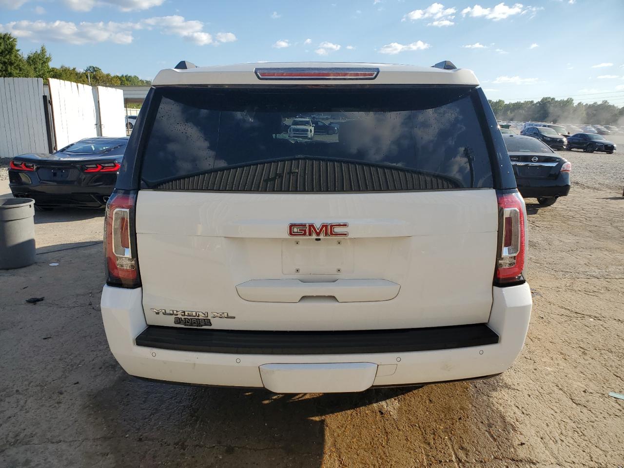 2018 GMC Yukon Xl C1500 Slt VIN: 1GKS1GKC9JR263773 Lot: 92853265
