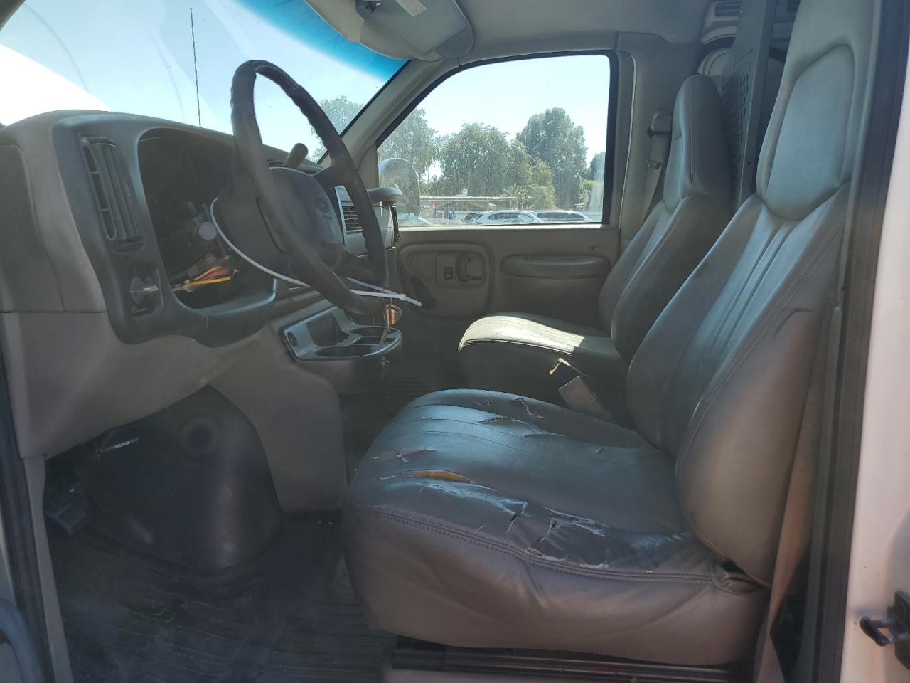 2000 Chevrolet Express G3500 VIN: 1GCHG35R2Y1151595 Lot: 85281465