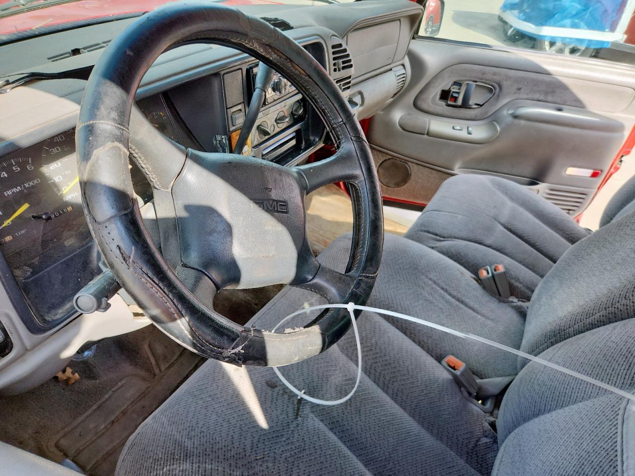 1999 GMC Sierra C1500 VIN: 1GTEC19R1XR511064 Lot: 90084625