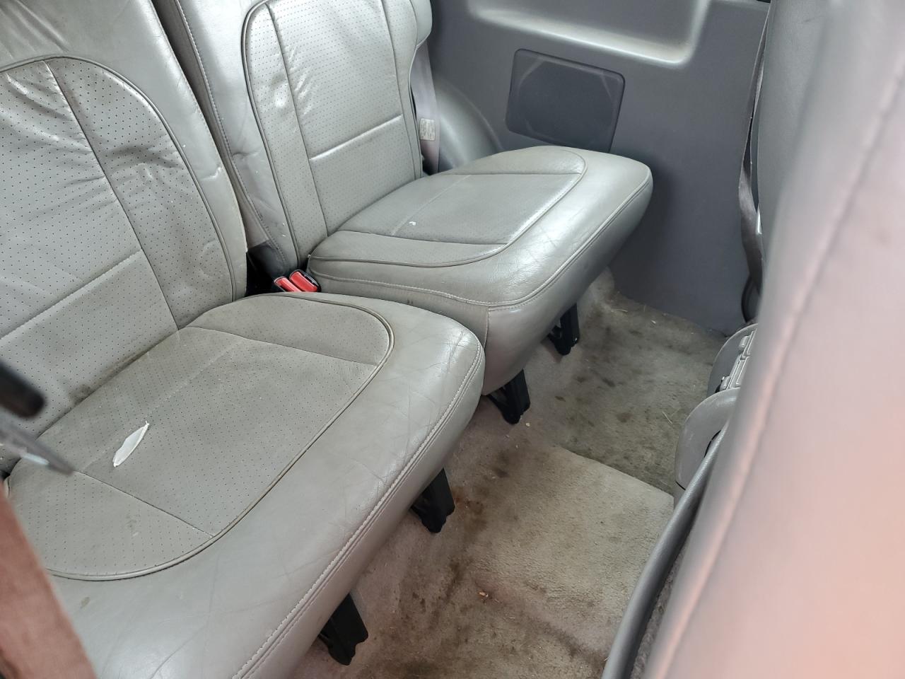 1998 Ford Explorer VIN: 1FMYU24E9WUB90001 Lot: 84812255