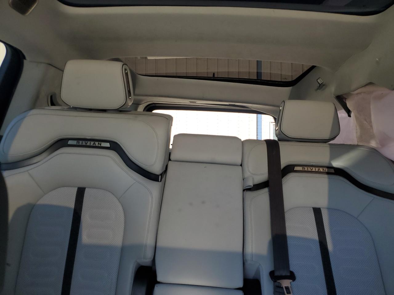 2024 Rivian R1S Adventure VIN: 7PDSGBBA2RN038327 Lot: 82298355