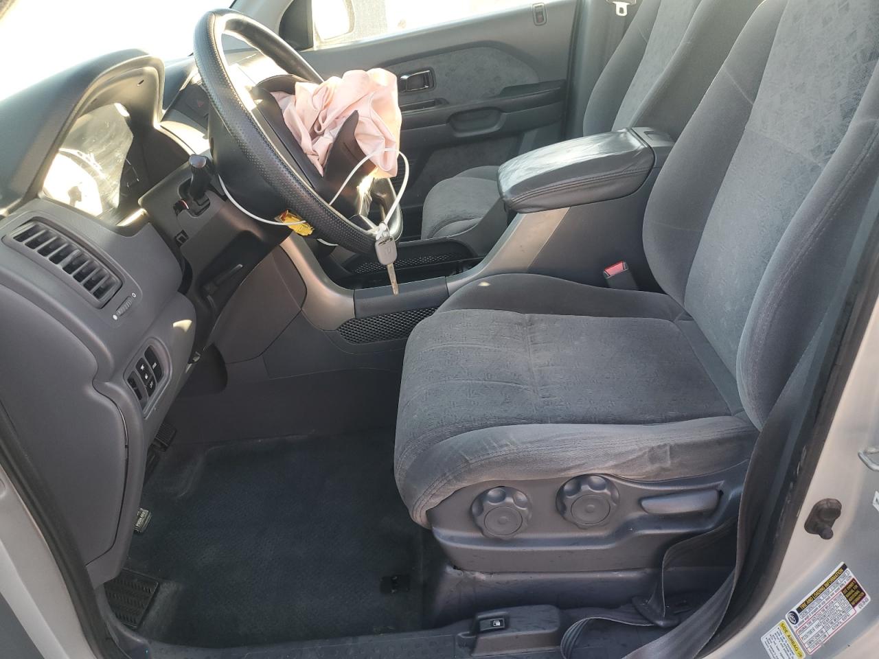 2005 Honda Pilot Lx VIN: 2HKYF18155H523819 Lot: 90652155