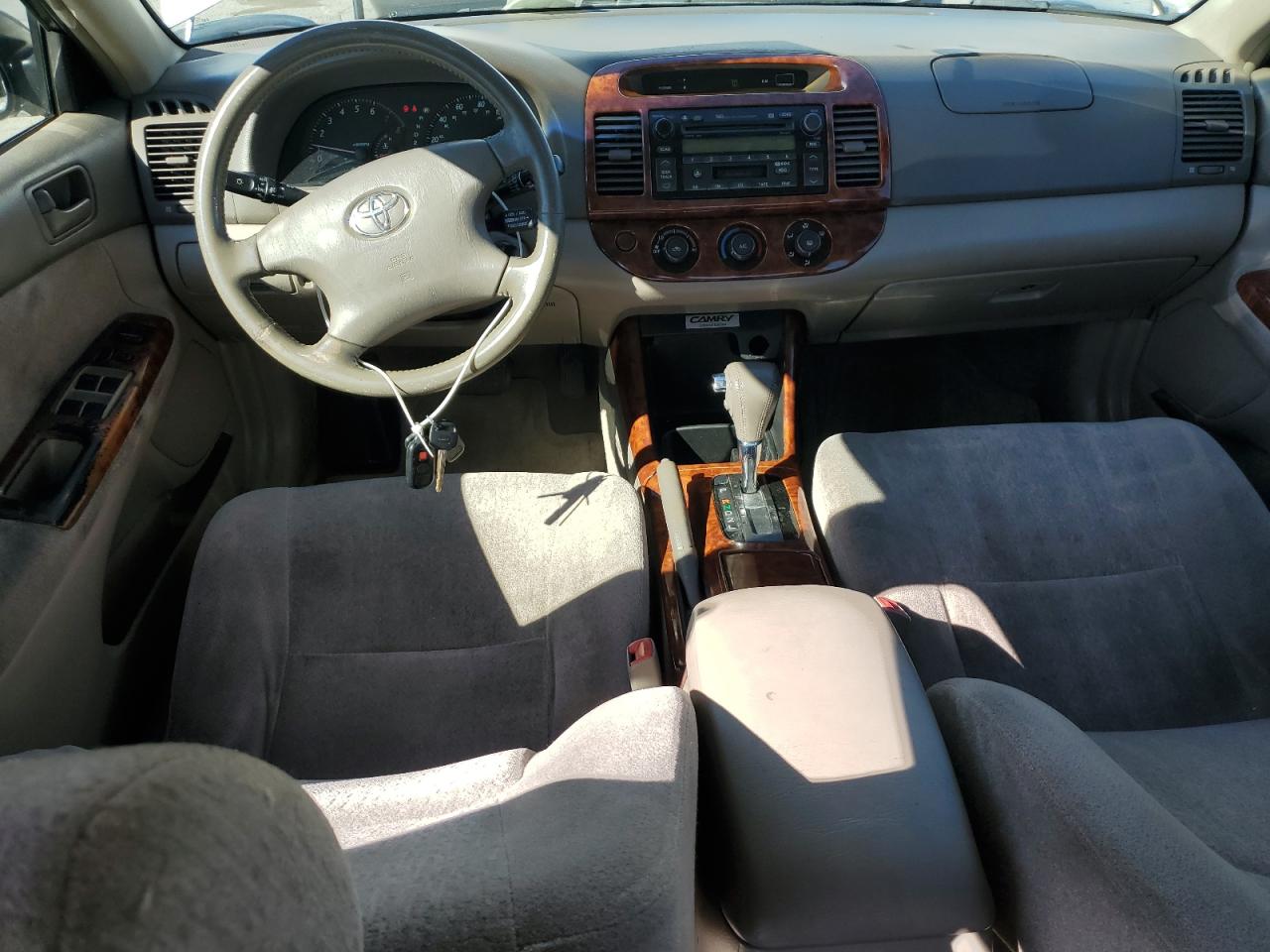 2004 Toyota Camry Le VIN: JTDBE30KX40269724 Lot: 82373625