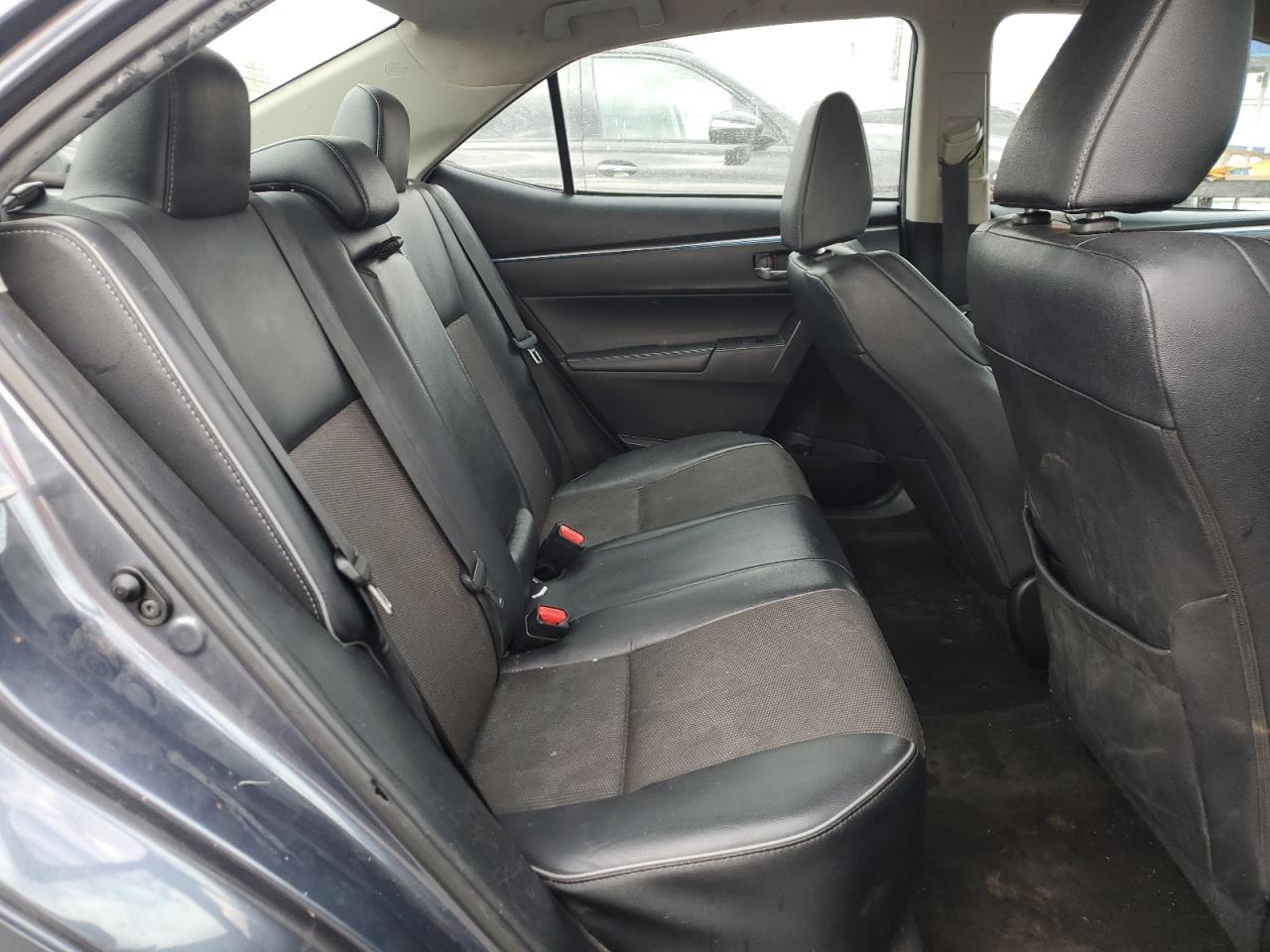 2015 Toyota Corolla L VIN: 5YFBURHEXFP313041 Lot: 85946555