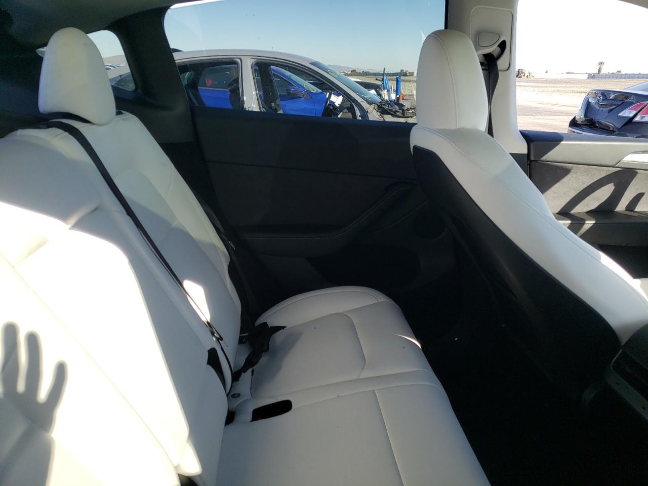 2024 Tesla Model Y VIN: 7SAYGDEE1RF986294 Lot: 90257355