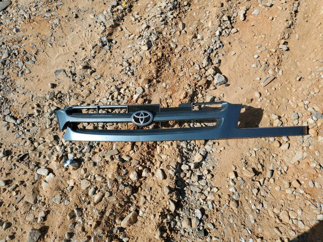 2000 Toyota Sienna Le VIN: 4T3ZF13C1YU260724 Lot: 82685775