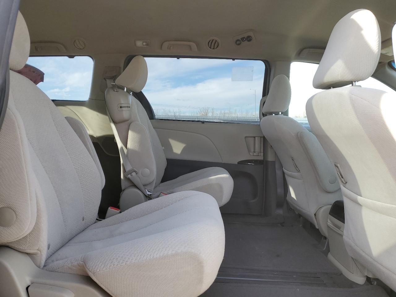 2011 Toyota Sienna Le VIN: 5TDKK3DC4BS054684 Lot: 90935535