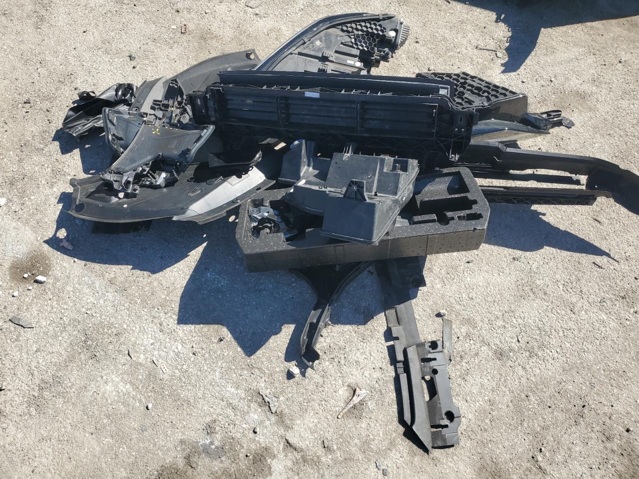 2019 Audi E-Tron Premium Plus VIN: WA1LAAGE9KB023652 Lot: 90629335