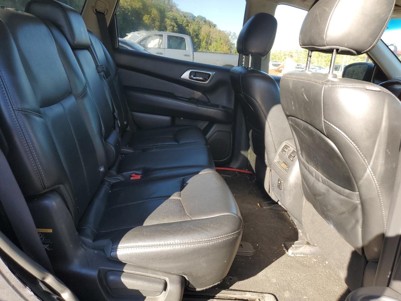 2015 Nissan Pathfinder S VIN: 5N1AR2MM9FC674136 Lot: 85882235