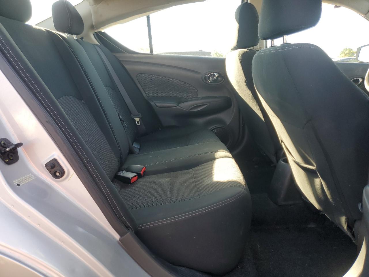 2017 Nissan Versa S VIN: 3N1CN7AP8HL869675 Lot: 82557005