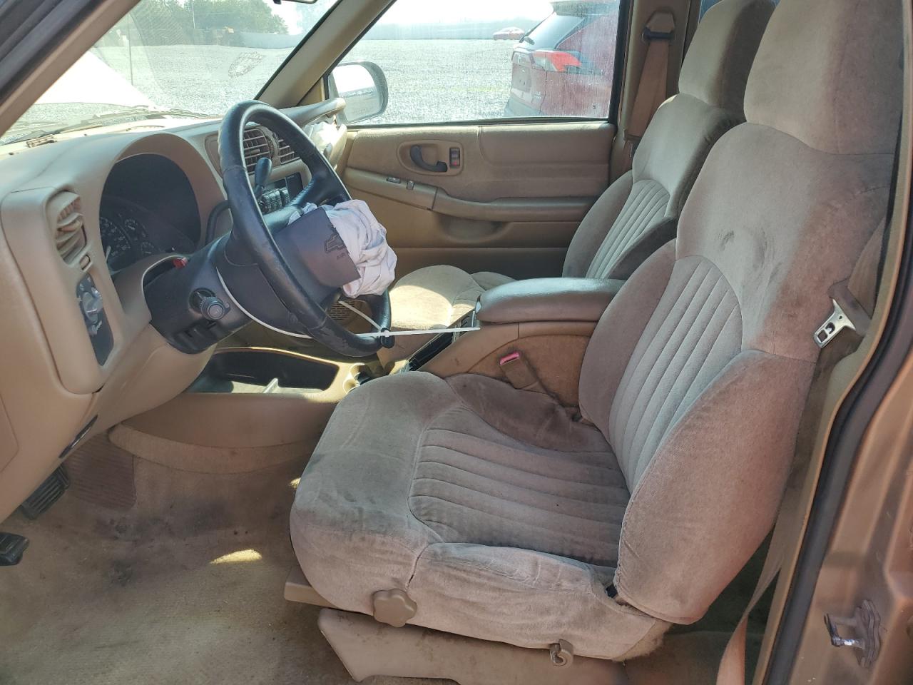 2002 Chevrolet Blazer VIN: 1GNCS13W42K158367 Lot: 87304365