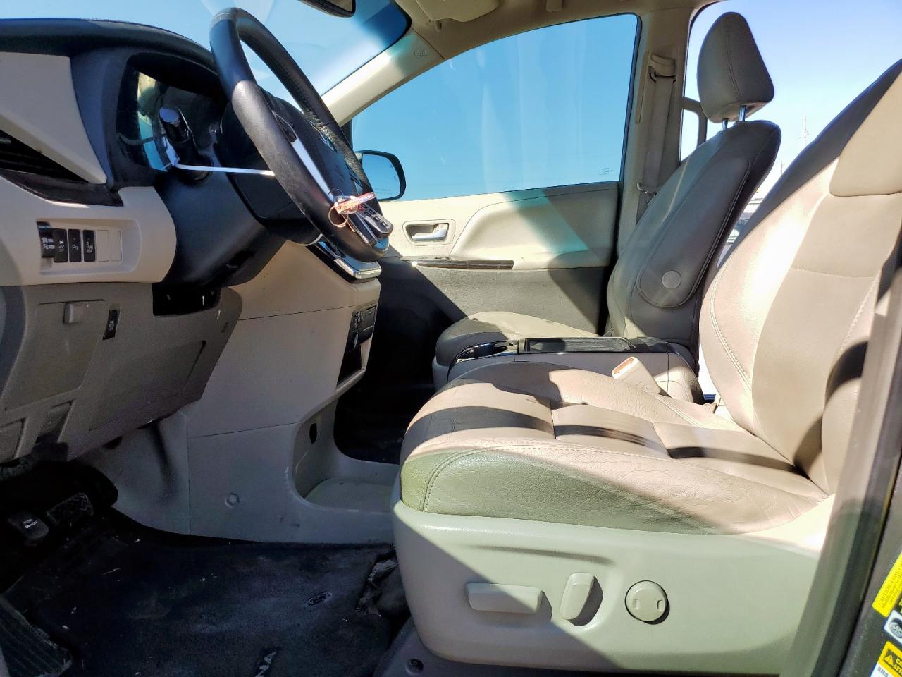 2017 Toyota Sienna Xle VIN: 5TDYZ3DC7HS893002 Lot: 86320865