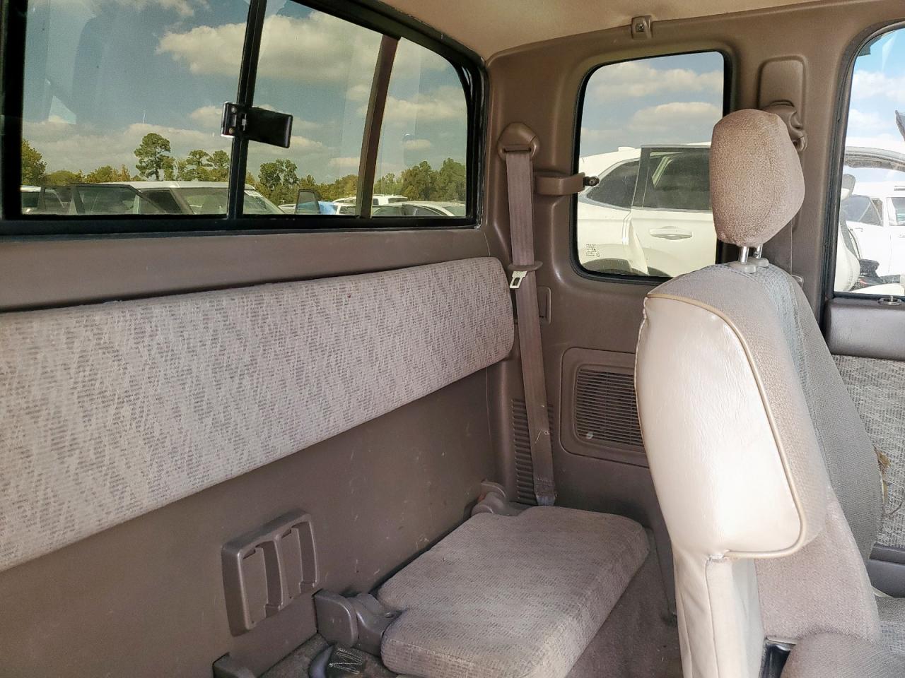 1998 Toyota Tacoma Xtracab VIN: 4TAVL52N2WZ058582 Lot: 82002955