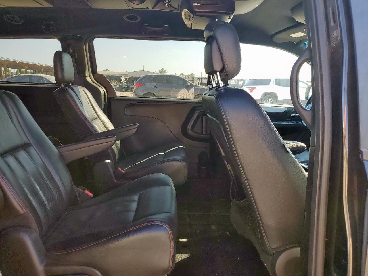 2016 Dodge Grand Caravan R/T VIN: 2C4RDGEG2GR265612 Lot: 85538455