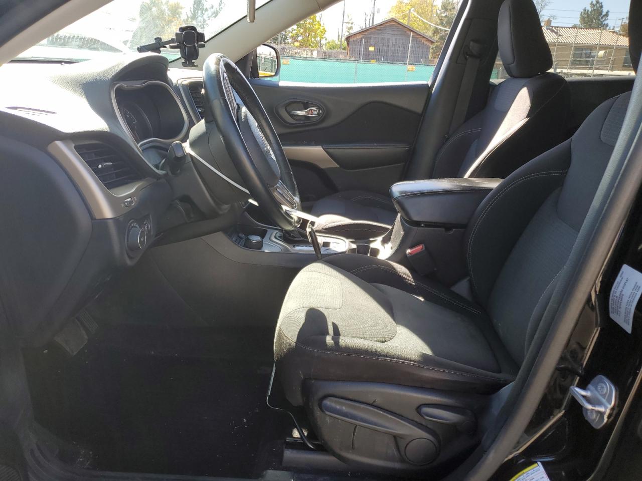 2017 Jeep Cherokee Latitude VIN: 1C4PJMCBXHD220542 Lot: 89563125