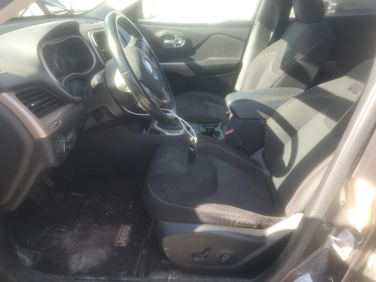 2017 Jeep Cherokee Latitude VIN: 1C4PJLCB7HW660927 Lot: 90412525