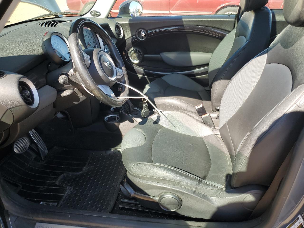 2010 Mini Cooper S VIN: WMWMF7C58ATZ73401 Lot: 81931295