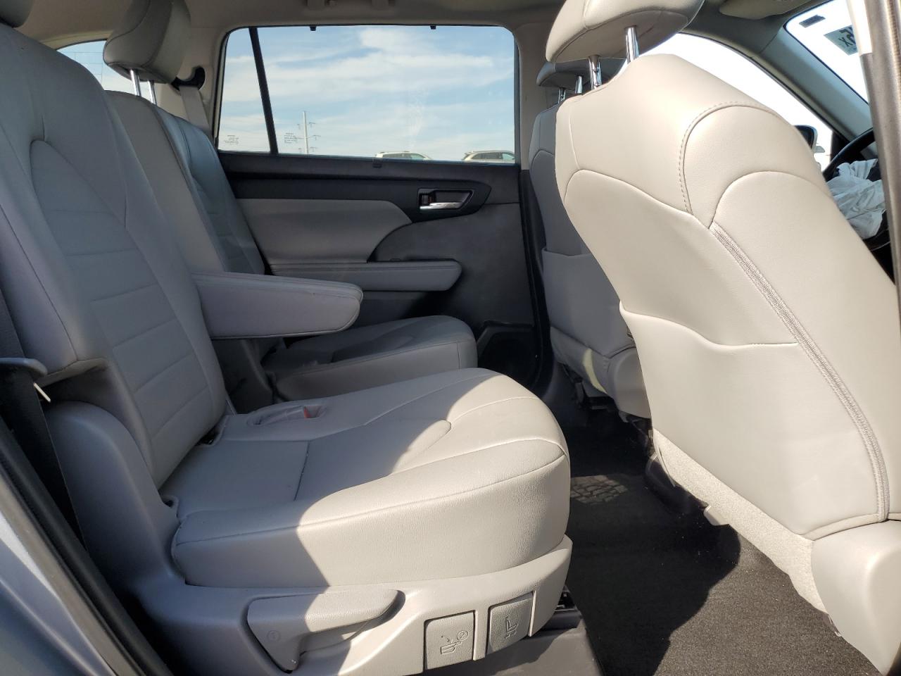 2022 Toyota Highlander Xle VIN: 5TDGZRBHXNS219404 Lot: 84973145