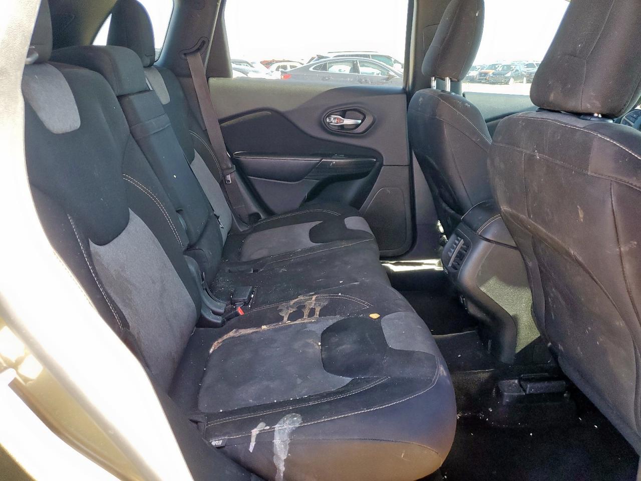 2014 Jeep Cherokee Latitude VIN: 1C4PJMCS3EW317727 Lot: 82783645