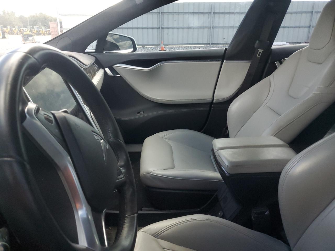 2015 Tesla Model S 70D VIN: 5YJSA1S23FF088773 Lot: 85532315