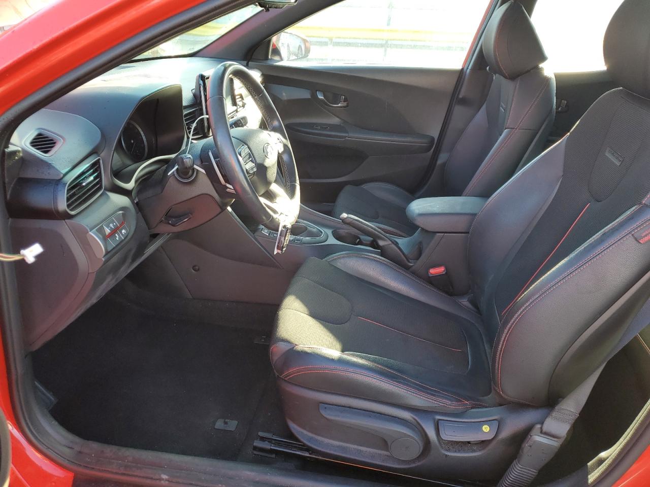 2019 Hyundai Veloster Base VIN: KMHTG6AF1KU008713 Lot: 85538105