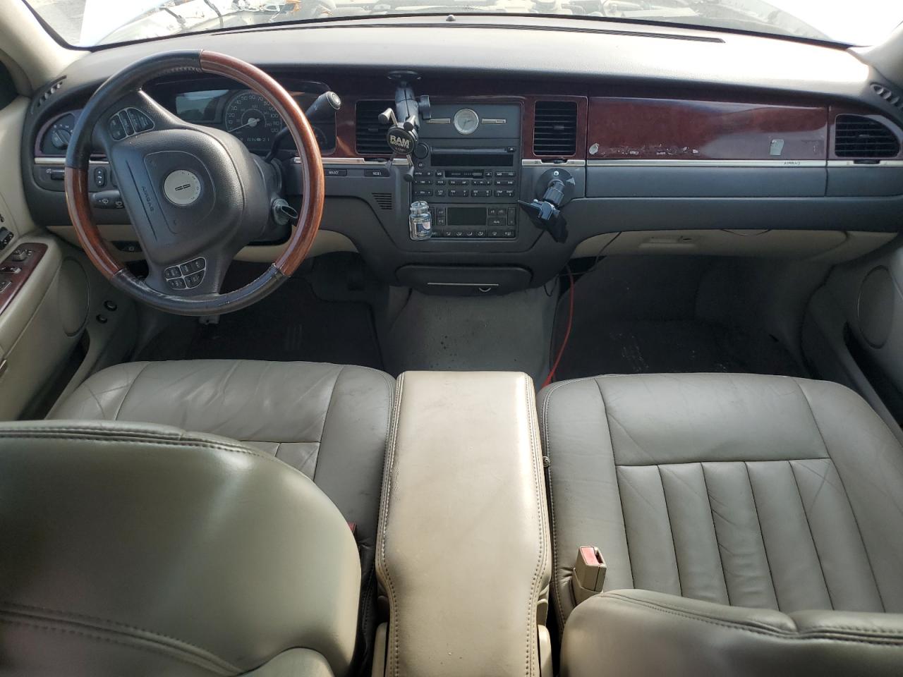 2003 Lincoln Town Car Signature VIN: 1LNHM82W83Y607546 Lot: 84876025