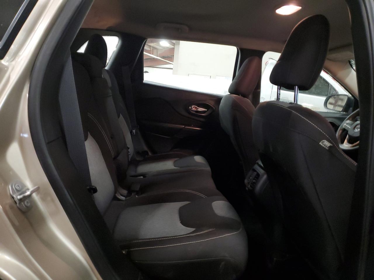 2015 Jeep Cherokee Sport VIN: 1C4PJLABXFW677818 Lot: 90828155