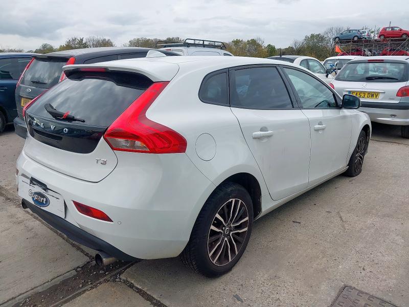 2017 VOLVO V40 T3 [152] MOMENTUM 5DR GEARTRONIC
