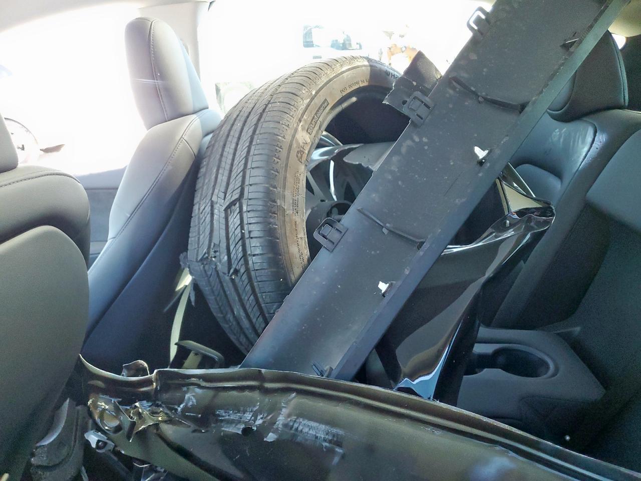 2026 Tesla Model Y VIN: 7SAYGDEEXTA399726 Lot: 86172625