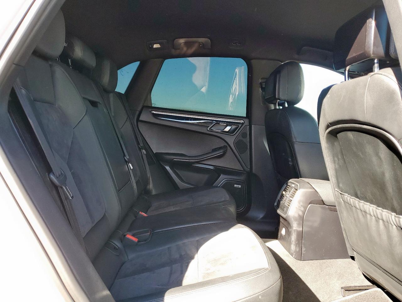 2016 Porsche Macan S VIN: WP1AB2A54GLB56893 Lot: 90454435