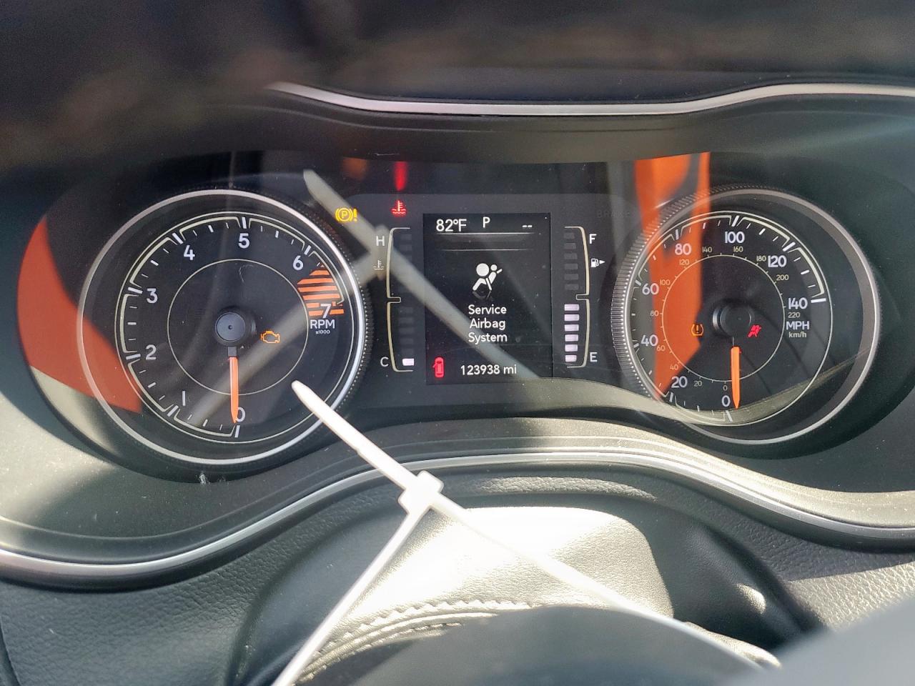 2019 Jeep Cherokee Latitude Plus VIN: 1C4PJLLB2KD176392 Lot: 86108665