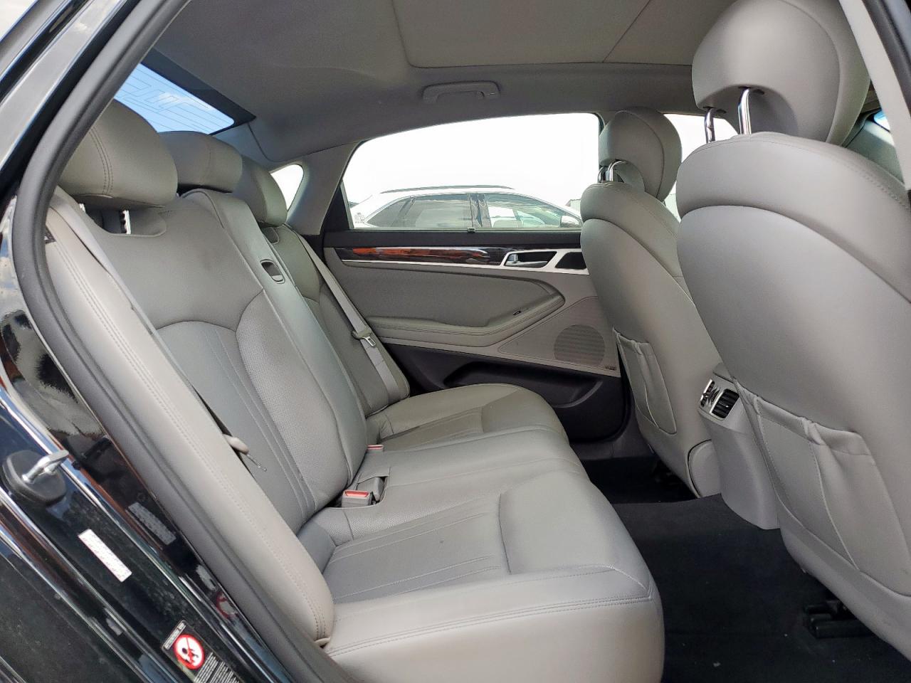 2016 Hyundai Genesis 3.8L VIN: KMHGN4JEXGU110733 Lot: 82007795