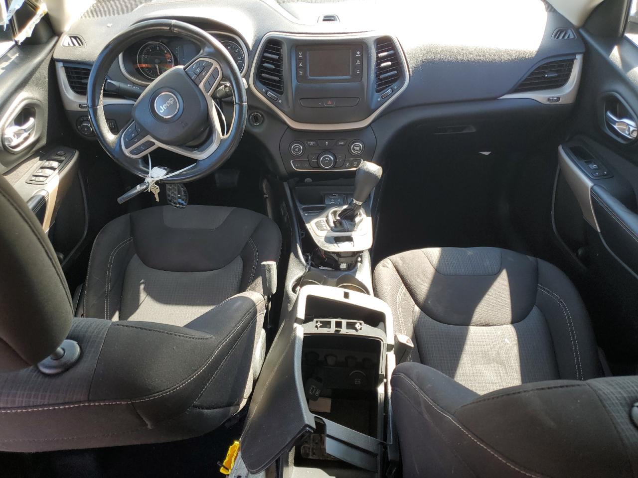 2017 Jeep Cherokee Latitude VIN: 1C4PJLCB8HW617052 Lot: 86148645