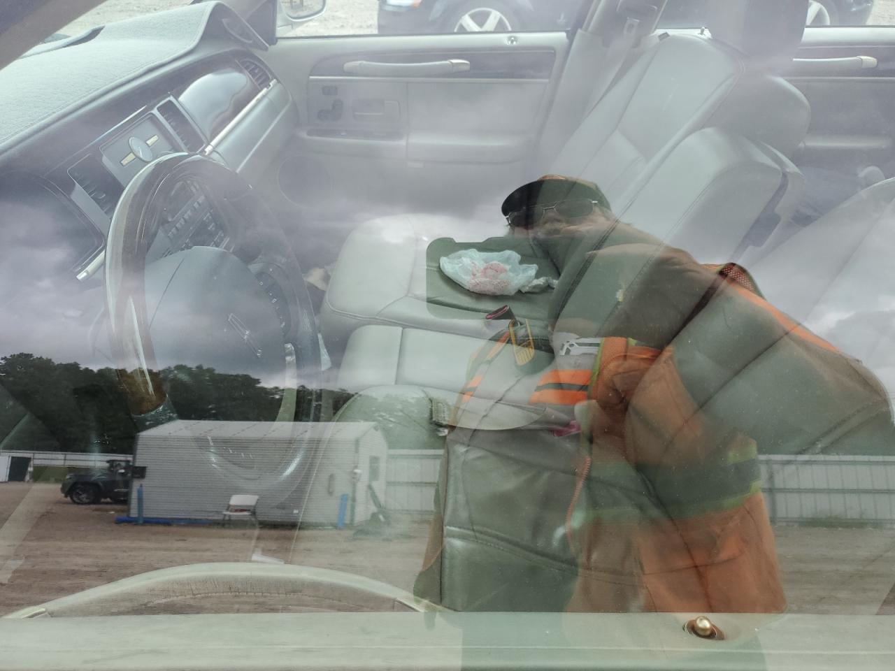 2006 Lincoln Town Car Signature Limited VIN: 1LNHM82W86Y646139 Lot: 81971905