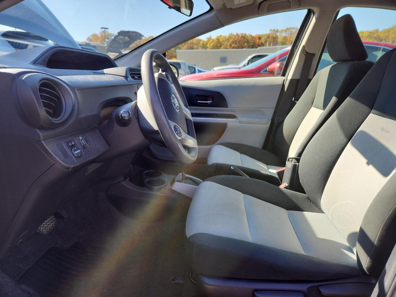 2014 Toyota Prius C VIN: JTDKDTB33E1567312 Lot: 87195835