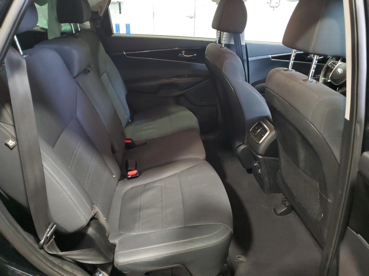 2019 Kia Sorento L VIN: 5XYPG4A30KG562679 Lot: 85960885