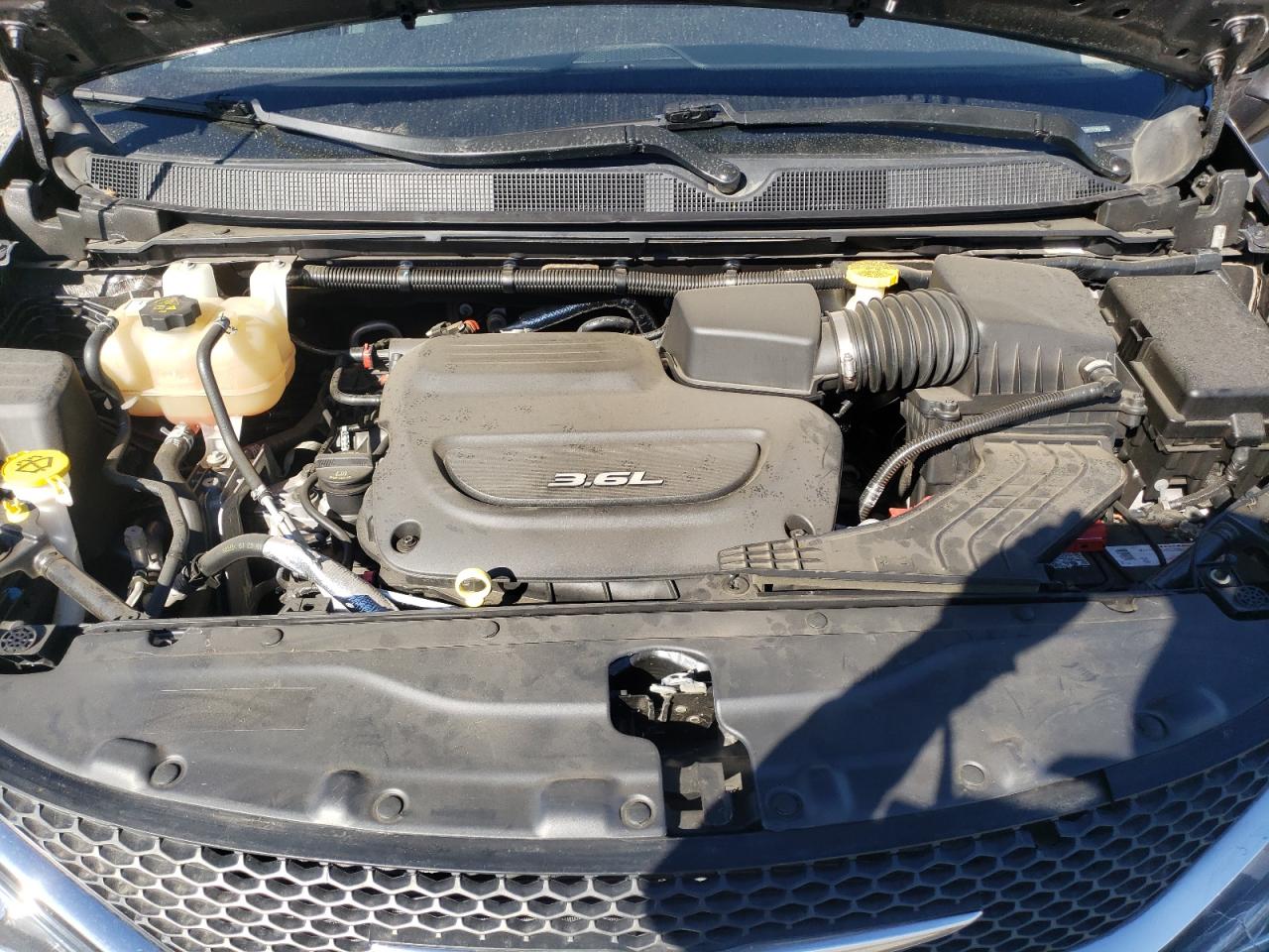 2018 Chrysler Pacifica Limited VIN: 2C4RC1GG5JR357785 Lot: 90327085