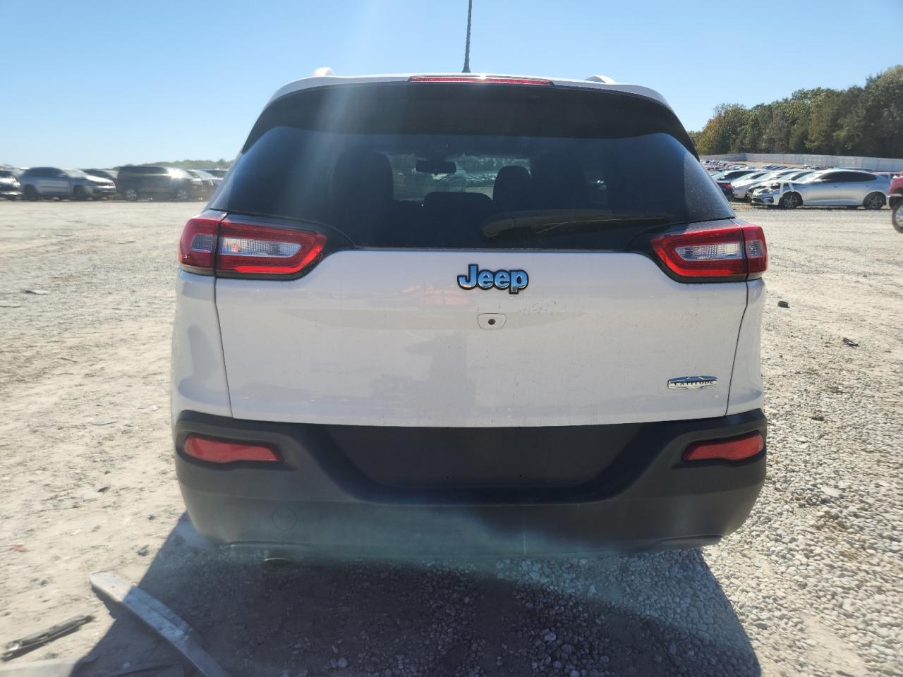 2015 Jeep Cherokee Latitude VIN: 1C4PJLCB6FW781784 Lot: 82654875