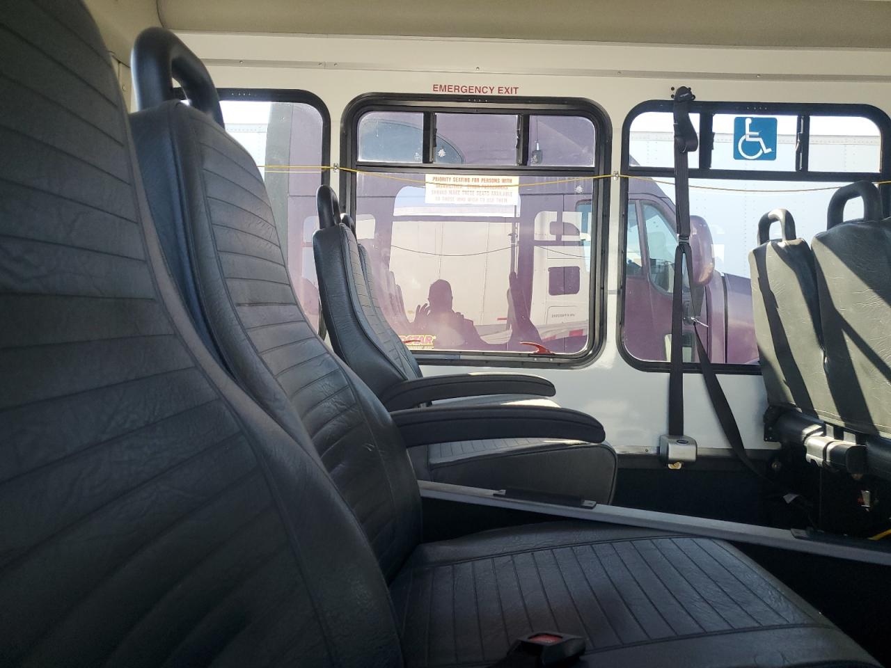 2019 Ford Econoline E350 Super Duty Cutaway Van VIN: 1FDEE3F69KDC14352 Lot: 86532595