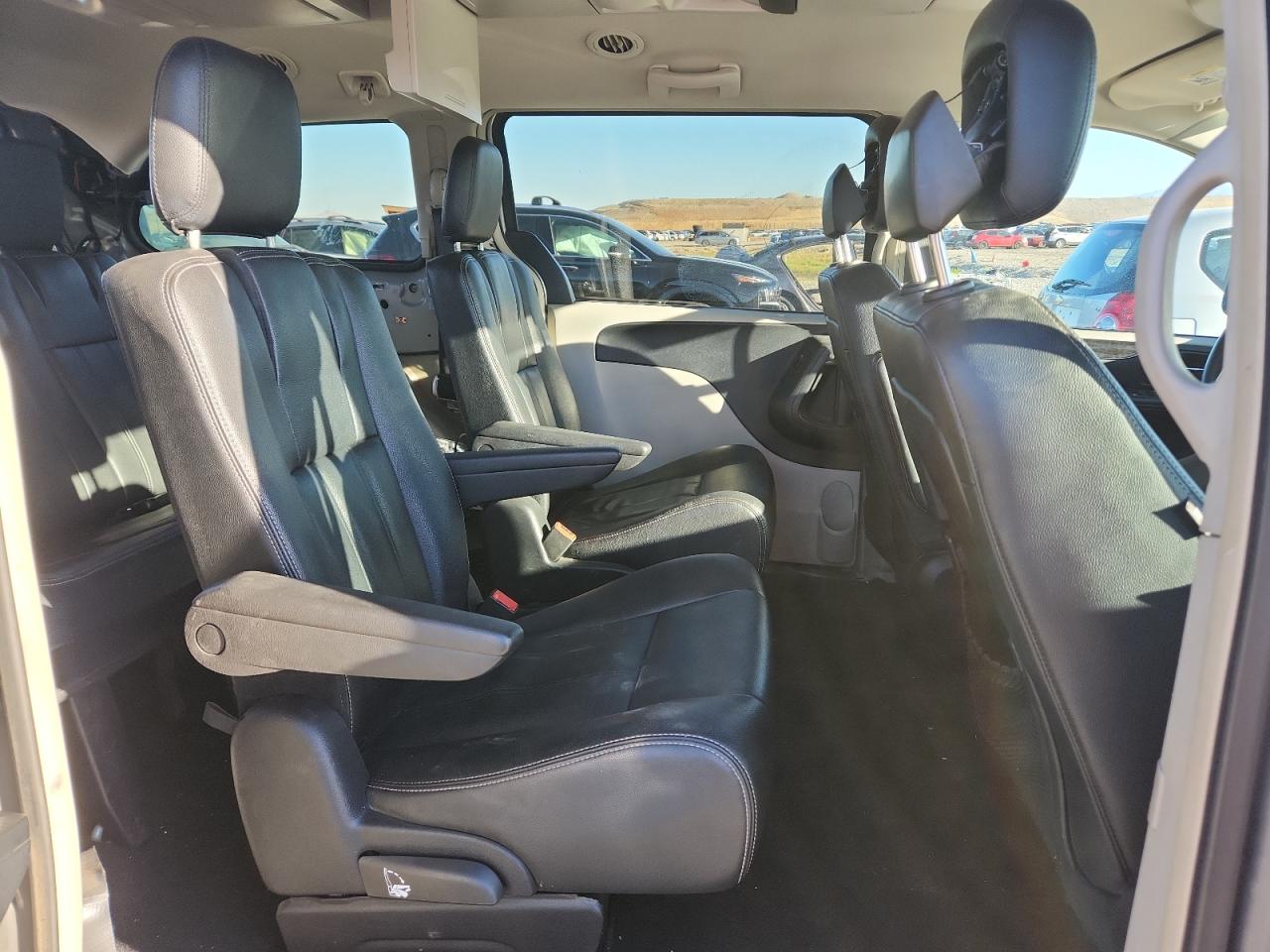 2016 Chrysler Town & Country Touring VIN: 2C4RC1BG2GR290109 Lot: 81924185