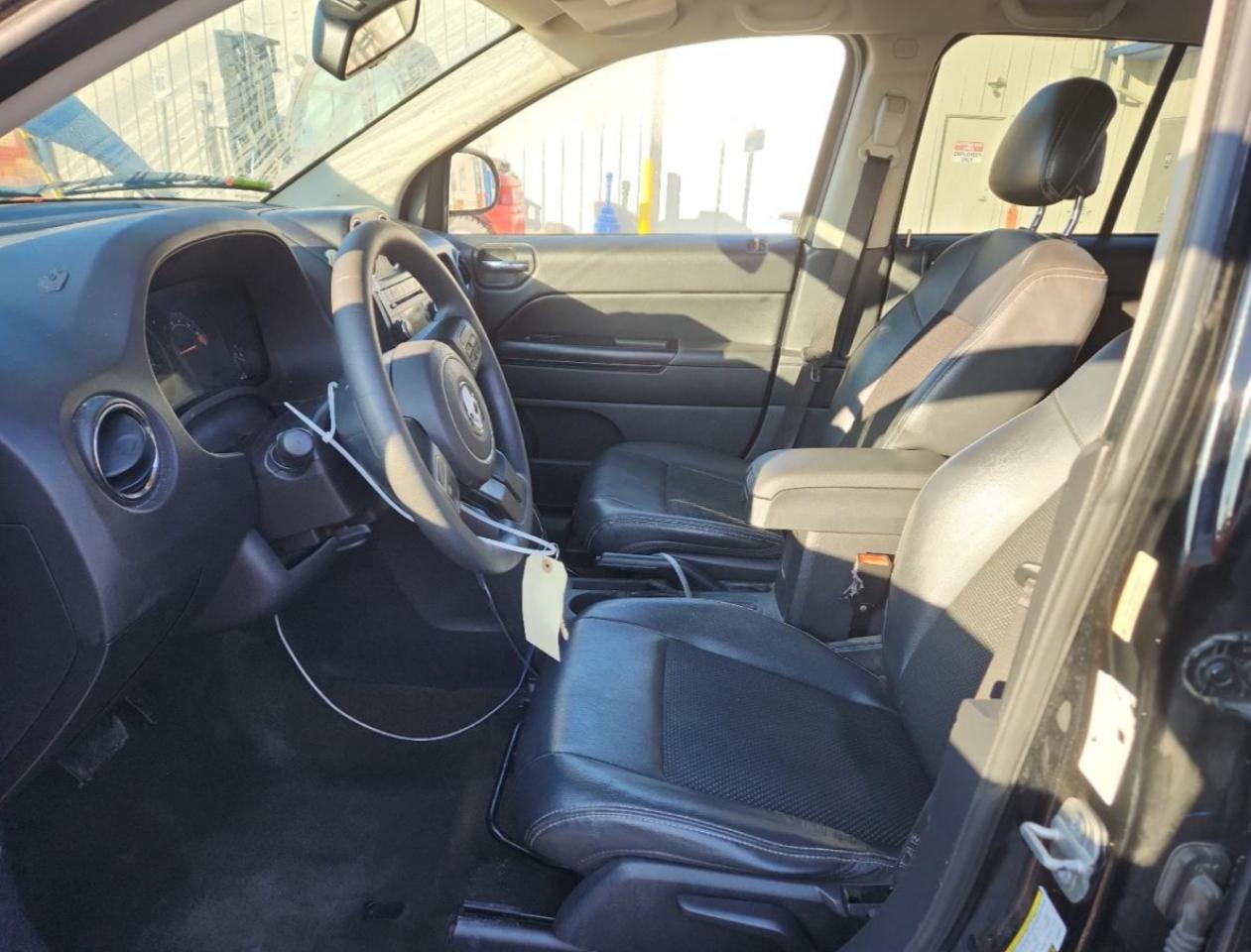 2014 Jeep Compass Sport VIN: 1C4NJCBA4ED886852 Lot: 90401565