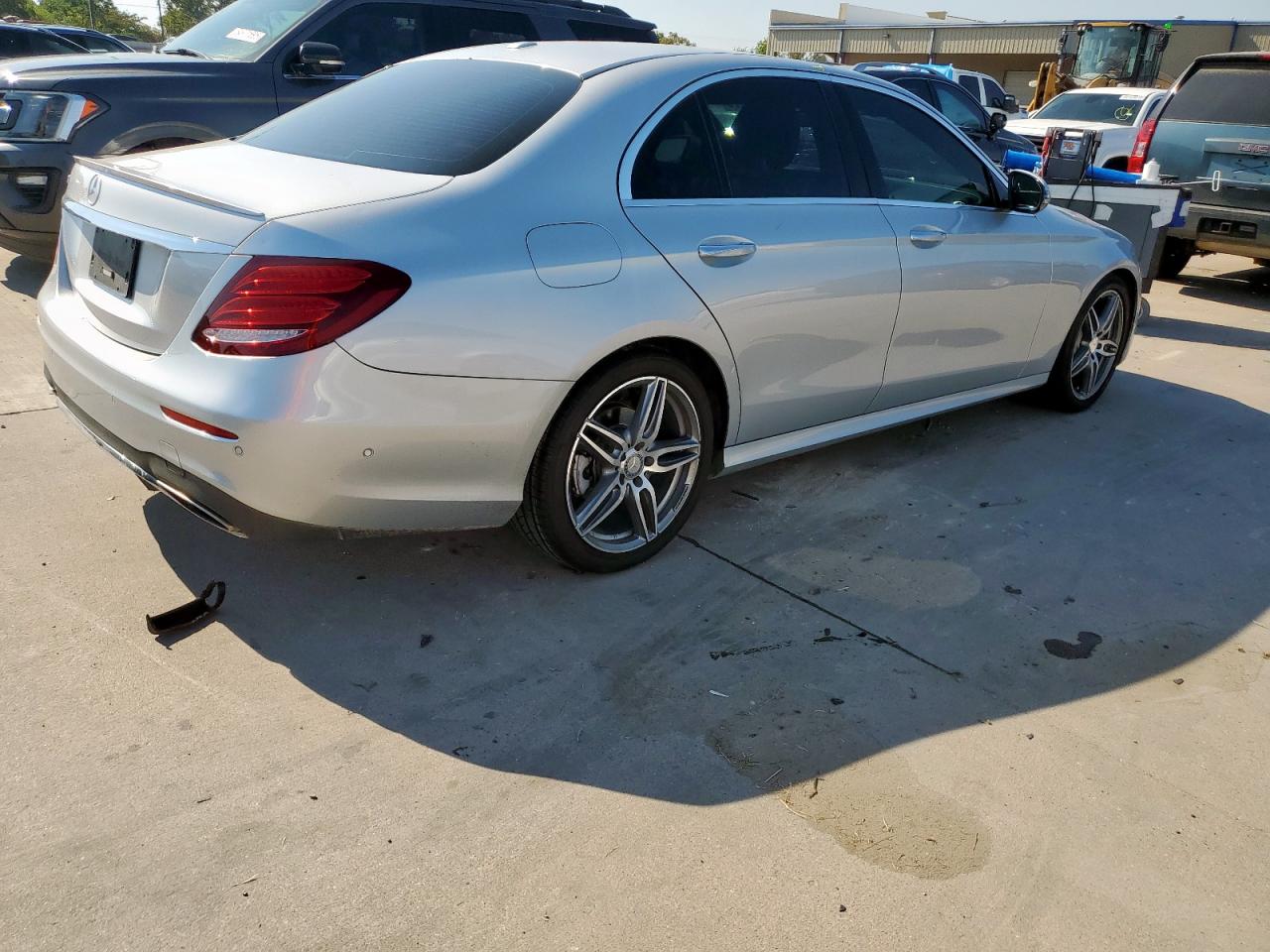 V (W213, S213, C238) V (W213, S213, C238)