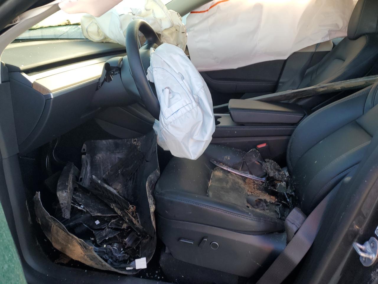 2024 Tesla Model Y VIN: 7SAYGDED8RA330260 Lot: 86276315